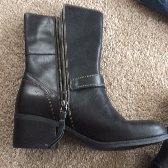 Boots - Picture 3 of 3